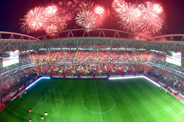 544244-saljut-nad-stadionom-otkrytie-arena-posle-okonchanija-tovarishheskogo-matcha-spartak-crvena-zvezda